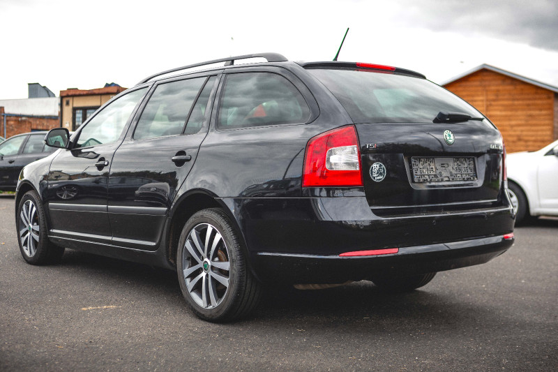 ŠKODA OCTAVIA 1.8 TSI SPORTLINE COMBI na splátky - fotografie 2