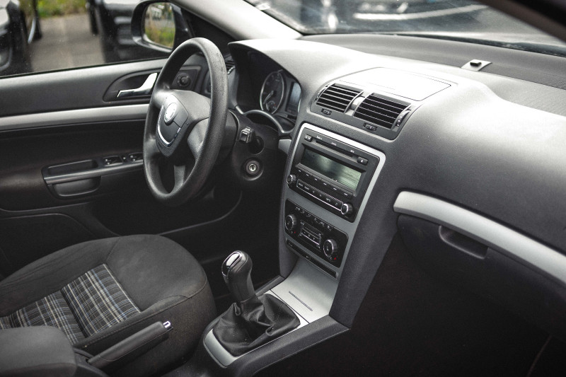 ŠKODA OCTAVIA 1.8 TSI SPORTLINE COMBI na splátky - fotografie 11