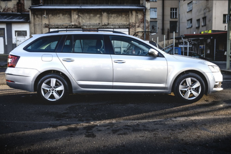 ŠKODA OCTAVIA 3 FACELIFT ELEGANCE 1.6 TDI na splátky - fotografie 9