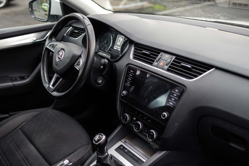 ŠKODA OCTAVIA 1.6 TDI COMBI na splátky - fotografie 19