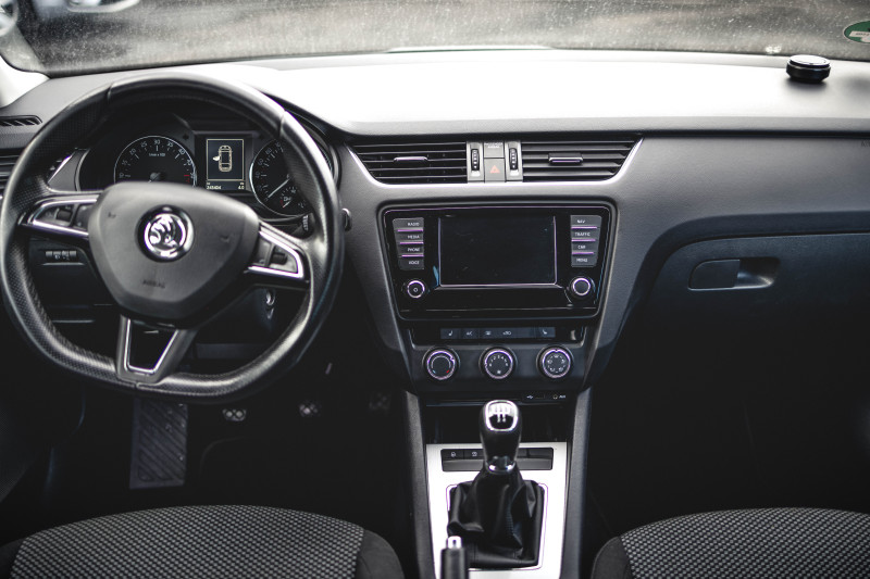 Škoda OCTAVIA 1.6 TDI ELEGANCE na splátky - fotografie 17