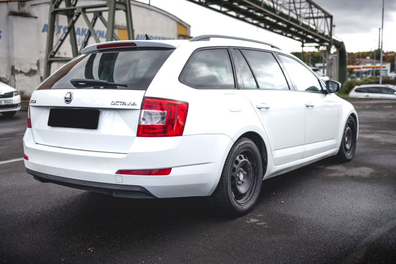 Škoda OCTAVIA 1.6 TDI ELEGANCE na splátky - fotografie 19