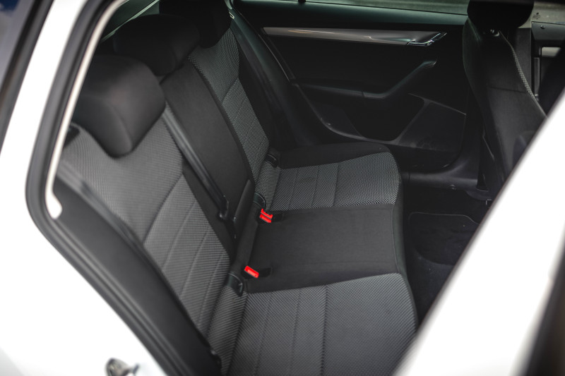 Škoda OCTAVIA 1.6 TDI ELEGANCE na splátky - fotografie 11