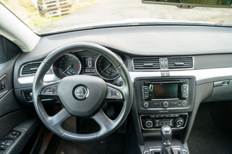 ŠKODA SUPERB 1.6 TDI COMBI ELEGANCE na splátky - fotografie 21