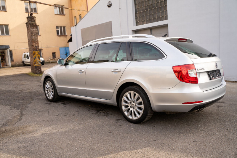 ŠKODA SUPERB 1.6 TDI COMBI ELEGANCE na splátky - fotografie 4