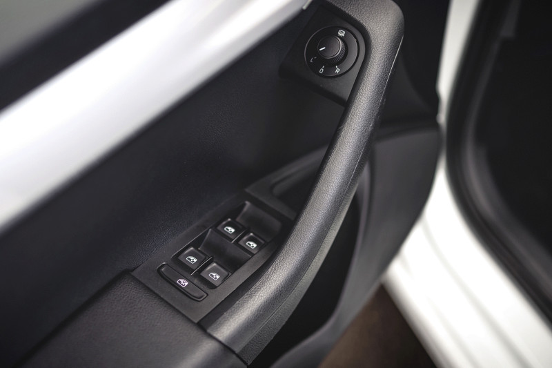 ŠKODA OCTAVIA 1.6 TDI ELEGANCE na splátky - fotografie 19