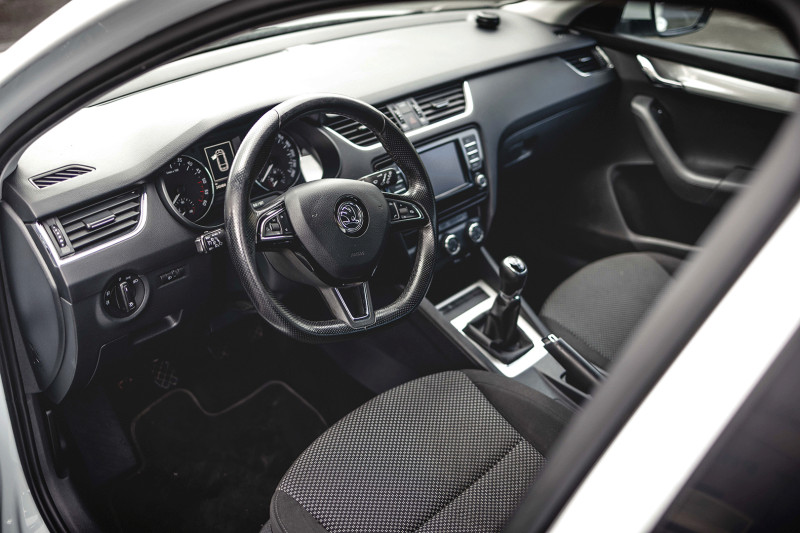 ŠKODA OCTAVIA 1.6 TDI ELEGANCE na splátky - fotografie 13