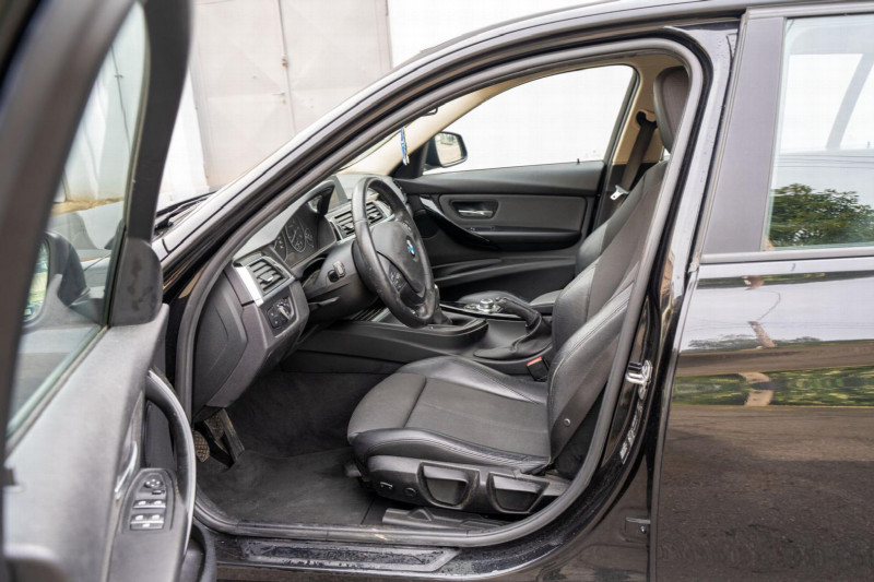 BMW 318 D 2.0 na splátky - fotografie 9
