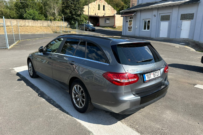 MERCEDES BENZ C 200 2.0 na splátky - fotografie 4