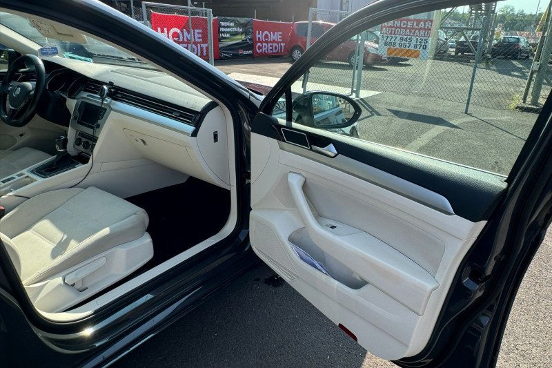 VOLKSWAGEN PASSAT 1.6 TDI ELEGANCE  - obrázek 1