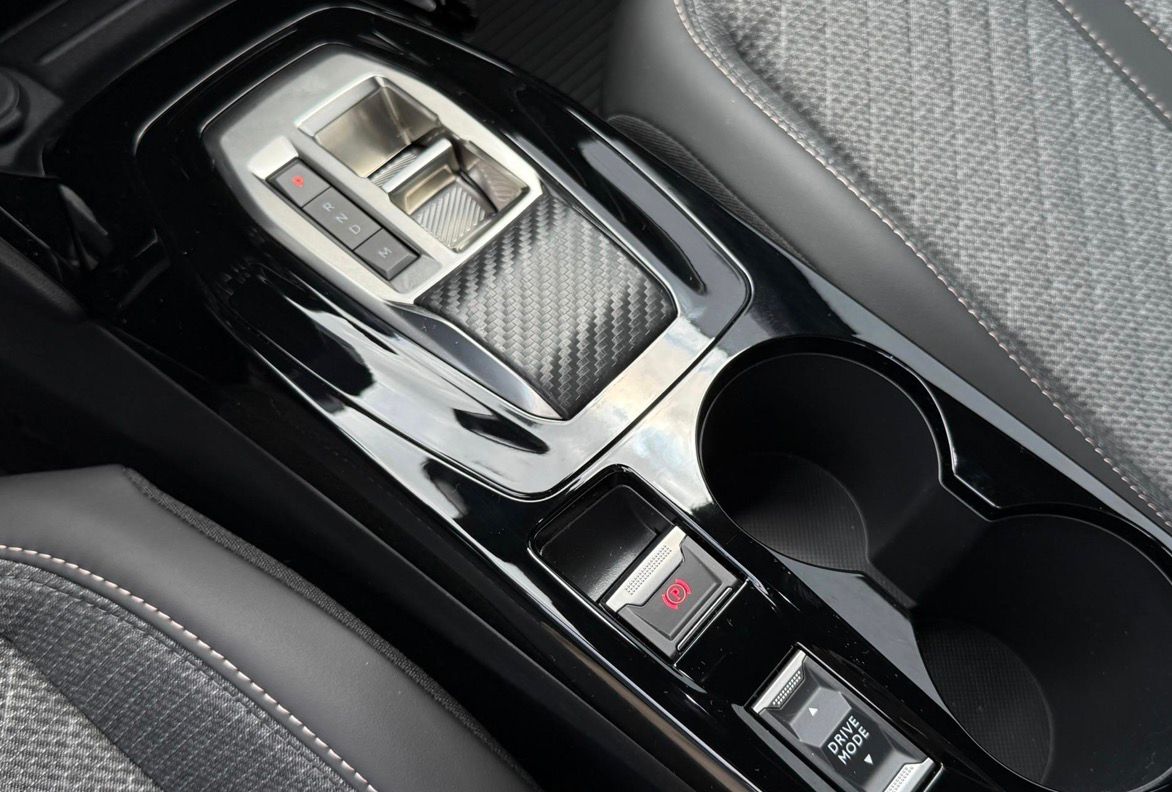 PEUGEOT 2008 1.2 HYBRID AUTOMAT