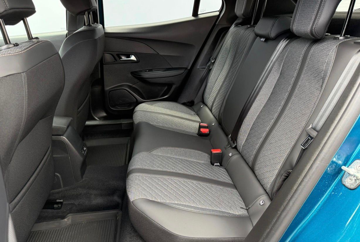 PEUGEOT 2008 1.2 HYBRID AUTOMAT