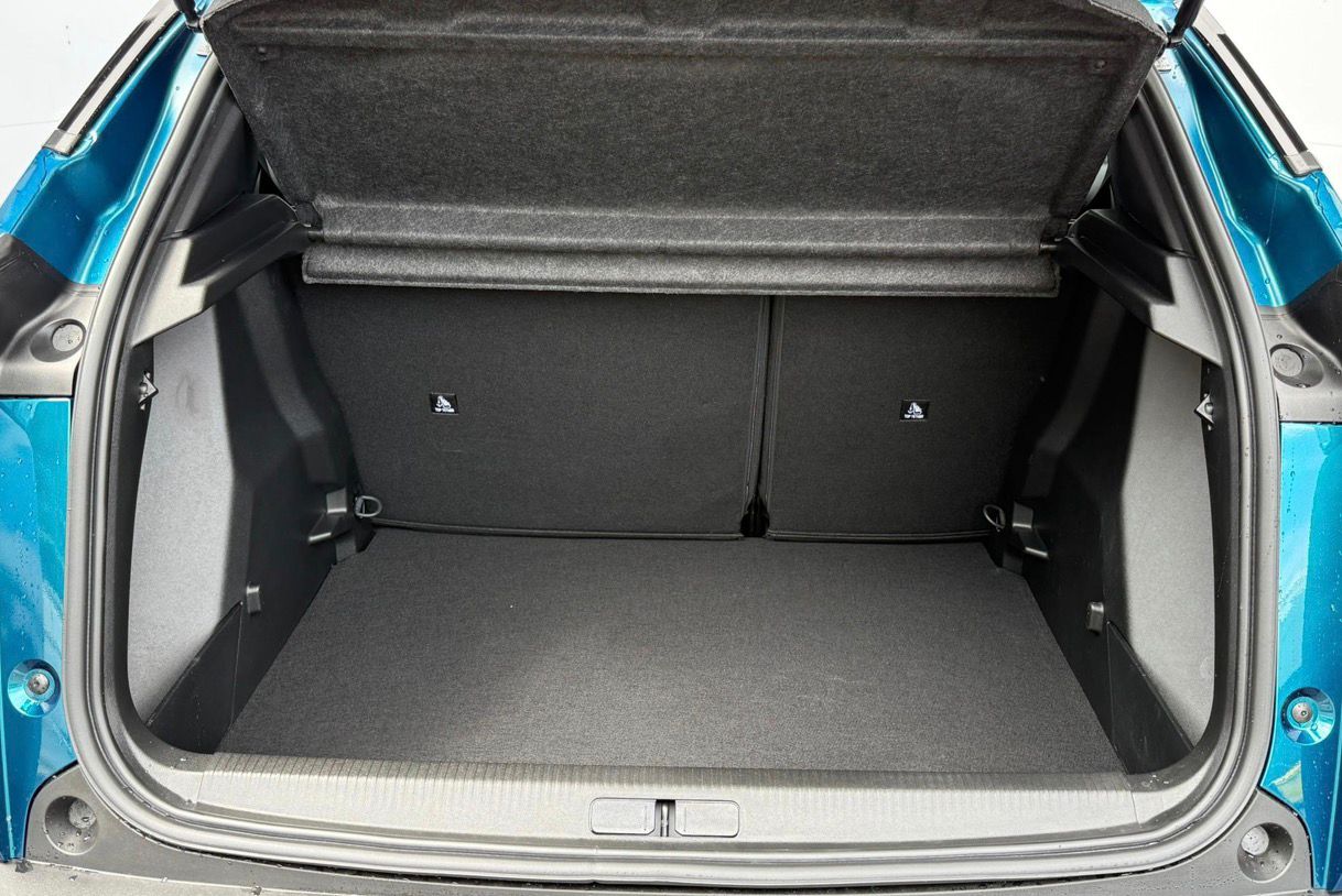 PEUGEOT 2008 1.2 HYBRID AUTOMAT