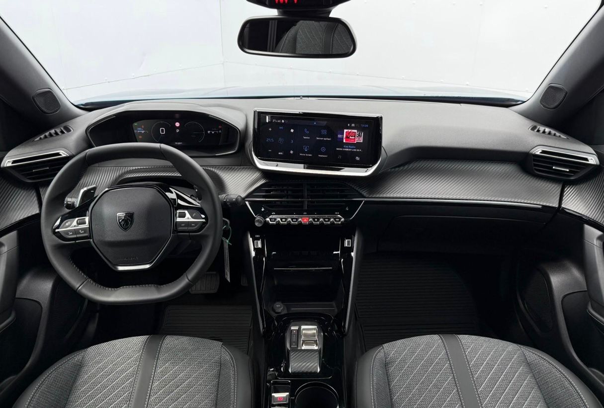 PEUGEOT 2008 1.2 HYBRID AUTOMAT