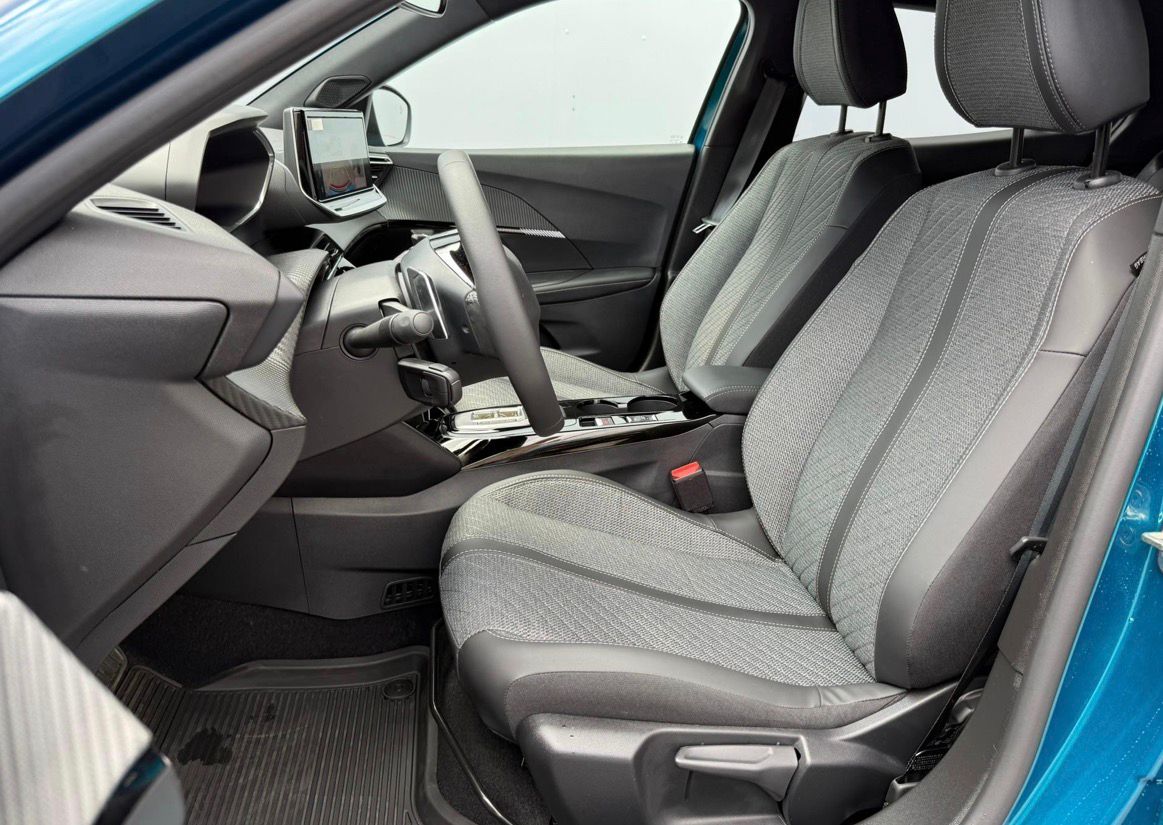 PEUGEOT 2008 1.2 HYBRID AUTOMAT