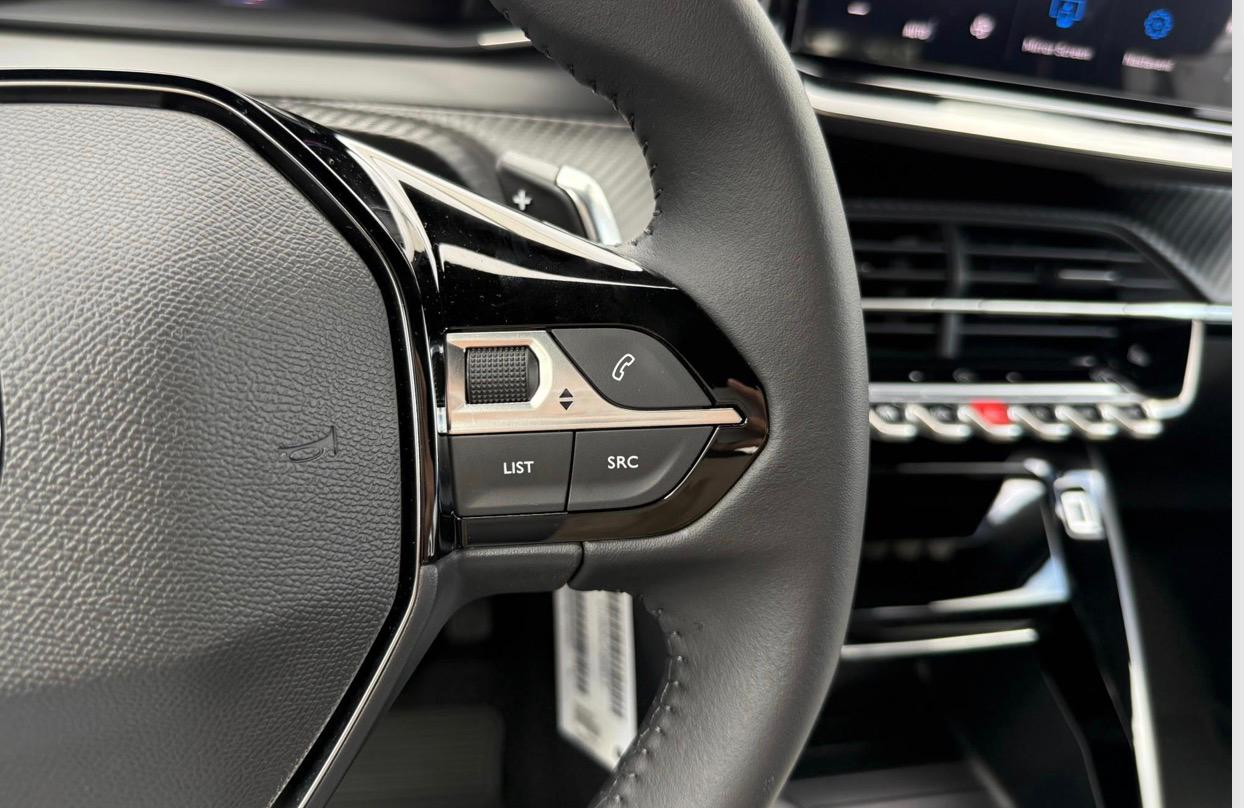 PEUGEOT 2008 1.2 HYBRID AUTOMAT