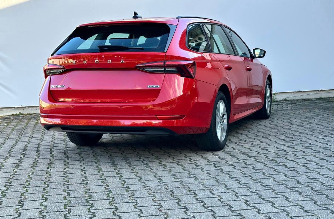 ŠKODA OCTAVIA 1.0 TSI e-TEC 81 kW DSG AMBITION COMBI
