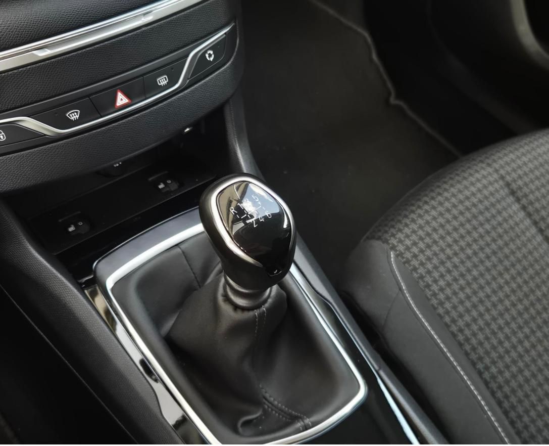 PEUGEOT 308 SW ACTIVE 1.5 BLUEHDI 100K S&S na splátky - fotografie 15