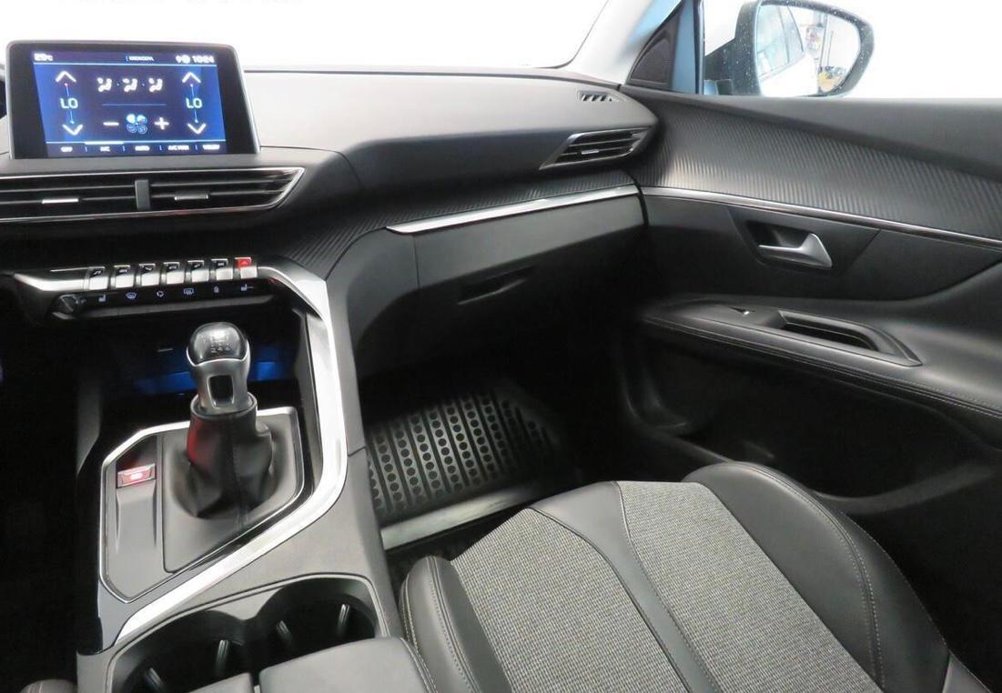 PEUGEOT 3008 1.5 BLUEHDI 96 kW ALLURE na splátky - fotografie 11