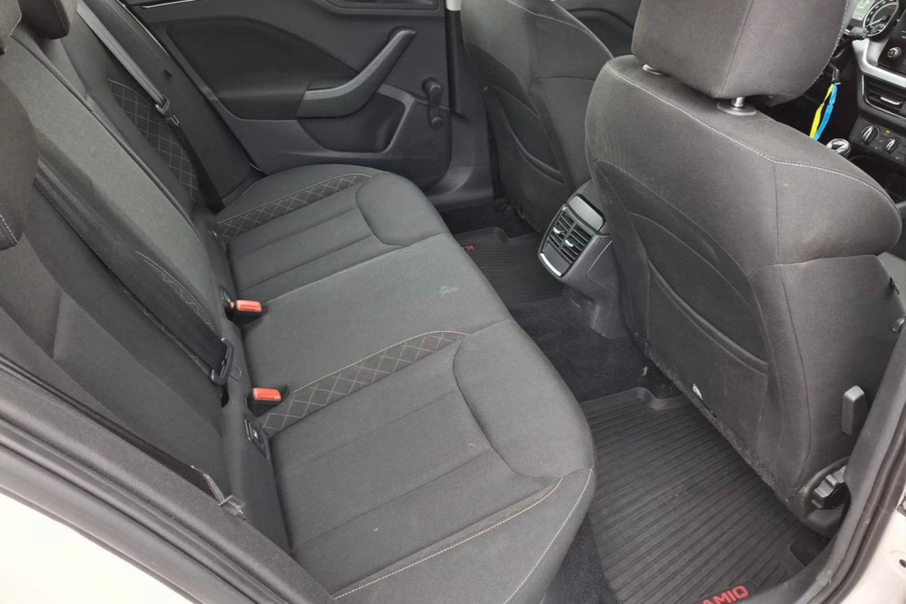 ŠKODA KAMIQ 1.6 TDI na splátky - fotografie 16