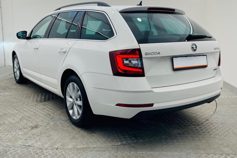 ŠKODA OCTAVIA 1.5 E-TEC DSG STYLE na splátky - fotografie 17