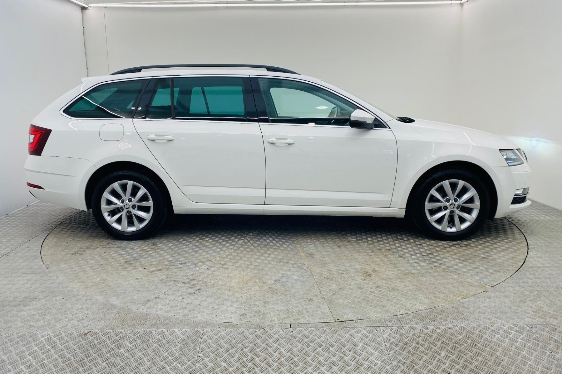 ŠKODA OCTAVIA 1.5 E-TEC DSG STYLE na splátky - fotografie 18