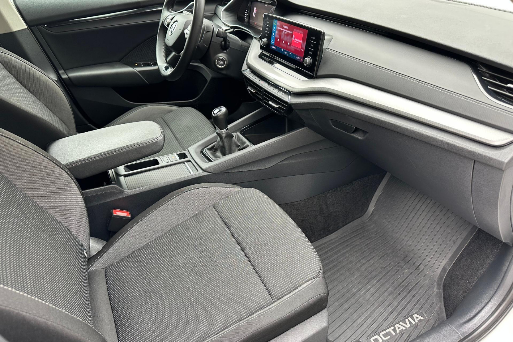 ŠKODA OCTAVIA 1.5 TSI na splátky - fotografie 7