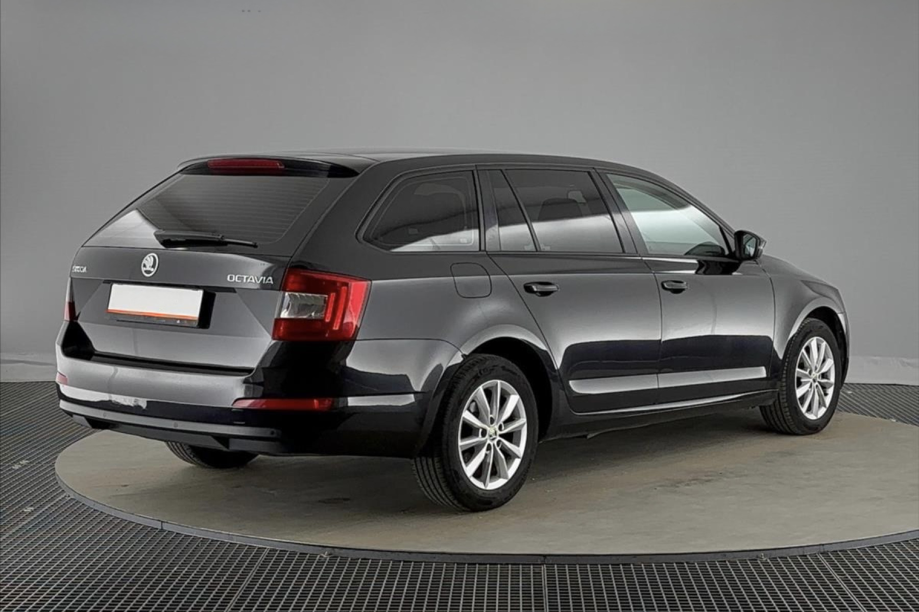 ŠKODA OCTAVIA COMBI 1.6 TDI na splátky - fotografie 3