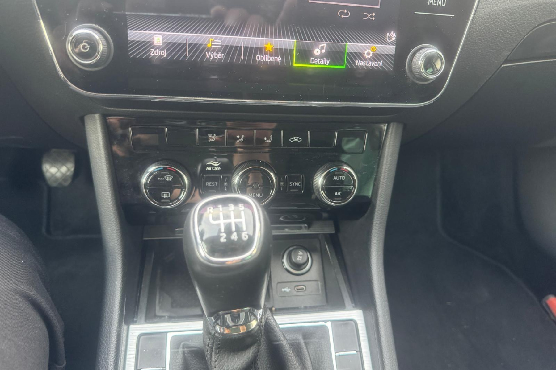 ŠKODA SUPERB COMBI 1.5 TSI 110 KW 6M BUSINESS LINE na splátky - fotografie 15