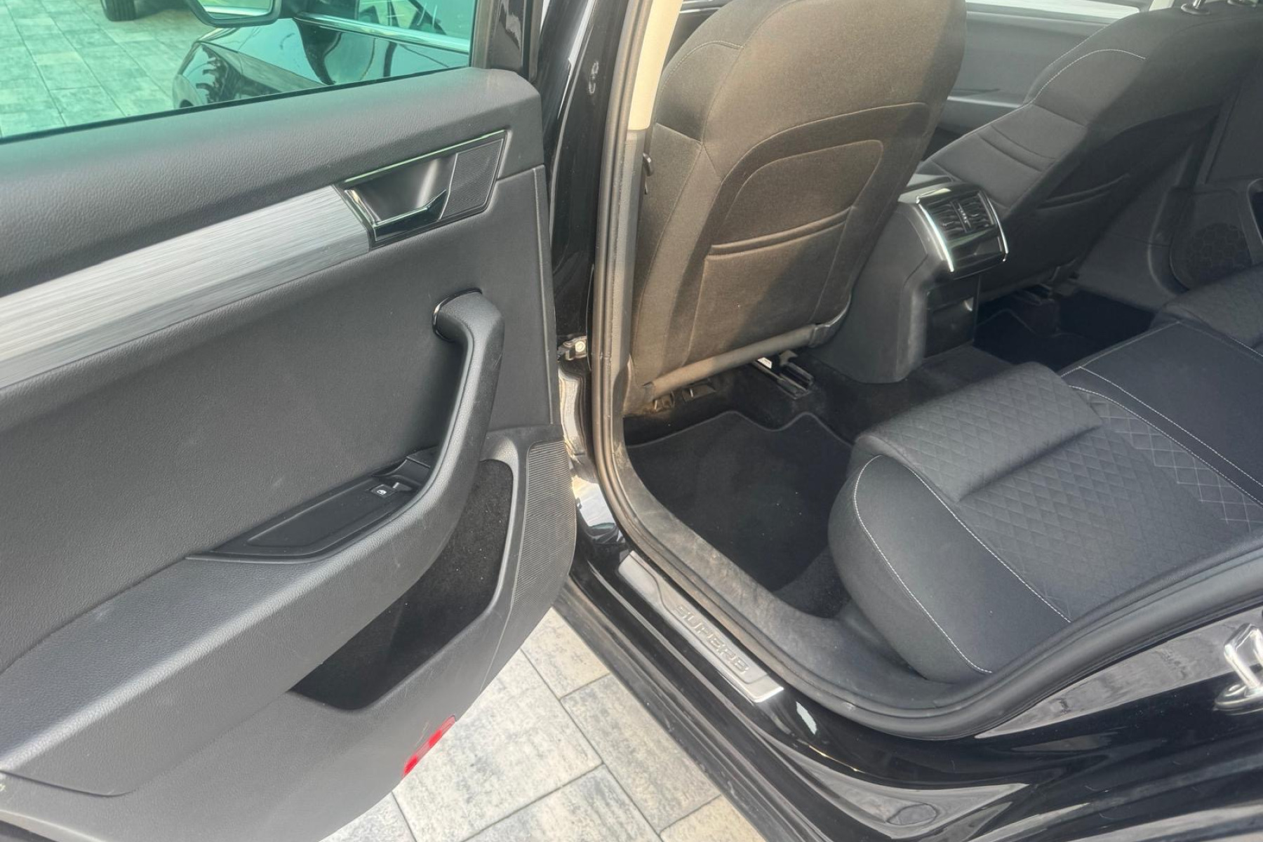 ŠKODA SUPERB COMBI 1.5 TSI 110 KW 6M BUSINESS LINE na splátky - fotografie 20
