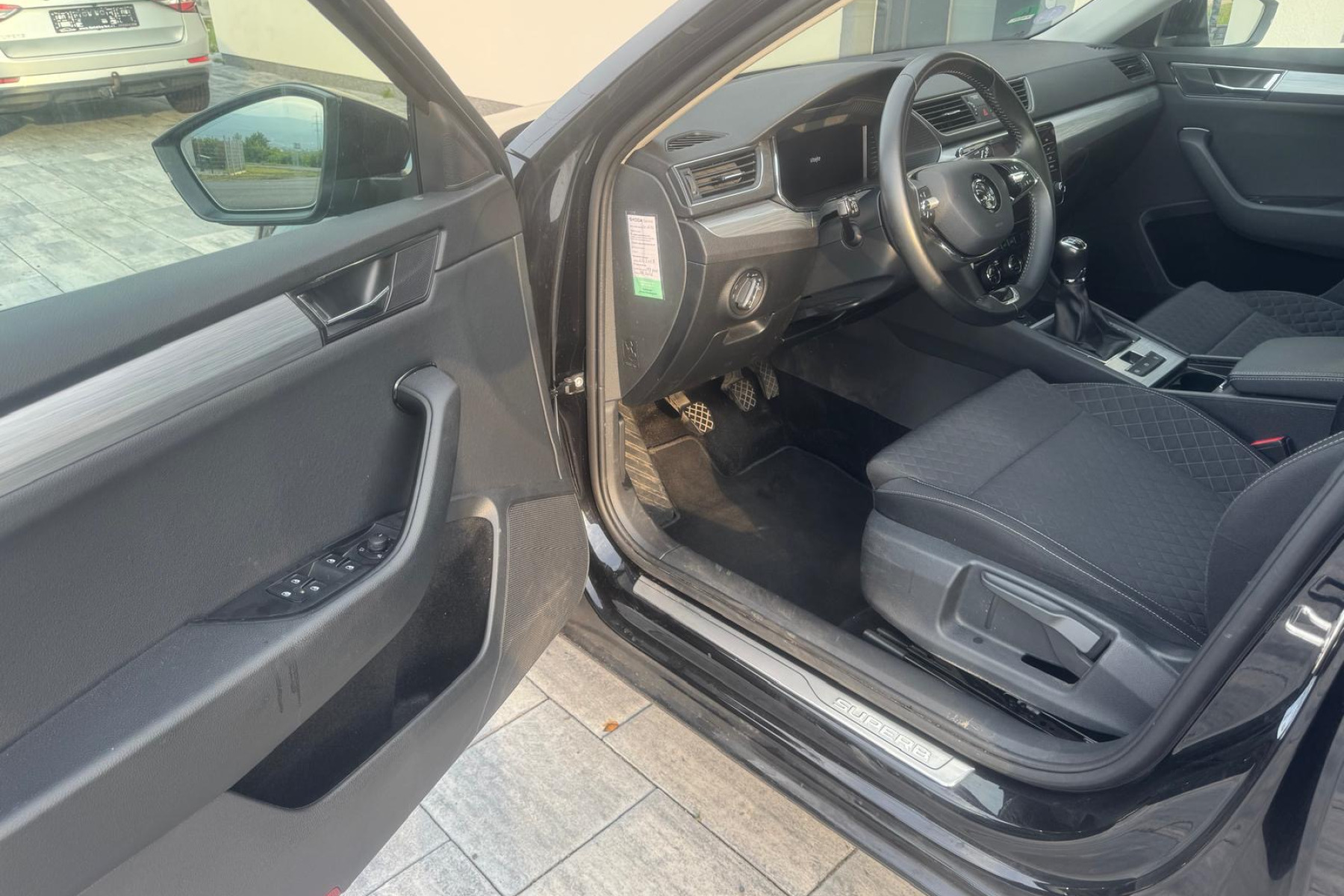 ŠKODA SUPERB COMBI 1.5 TSI 110 KW 6M BUSINESS LINE na splátky - fotografie 8