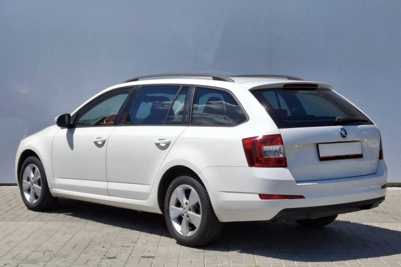 ŠKODA OCTAVIA COMBI 1.6 TDI 81 KW  STYLE na splátky - fotografie 16
