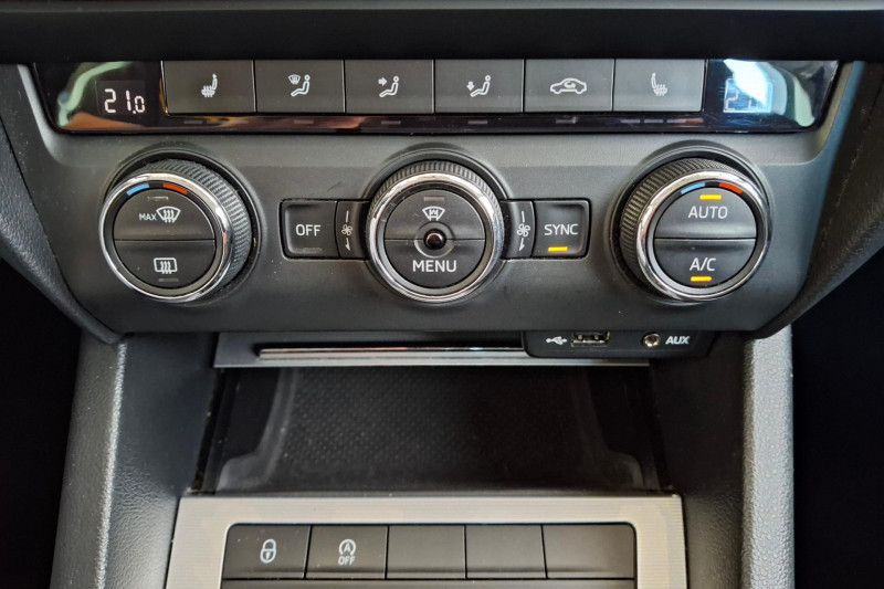 ŠKODA OCTAVIA COMBI 1.6 TDI 81 KW  STYLE na splátky - fotografie 18