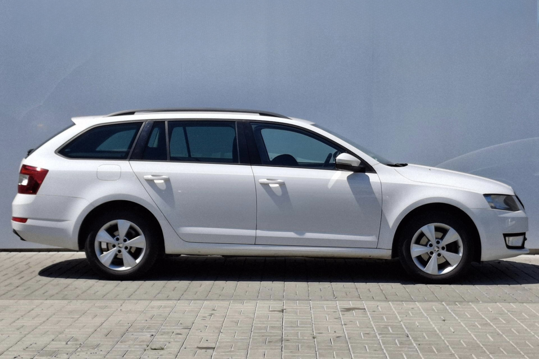 ŠKODA OCTAVIA COMBI 1.6 TDI 81 KW  STYLE na splátky - fotografie 6