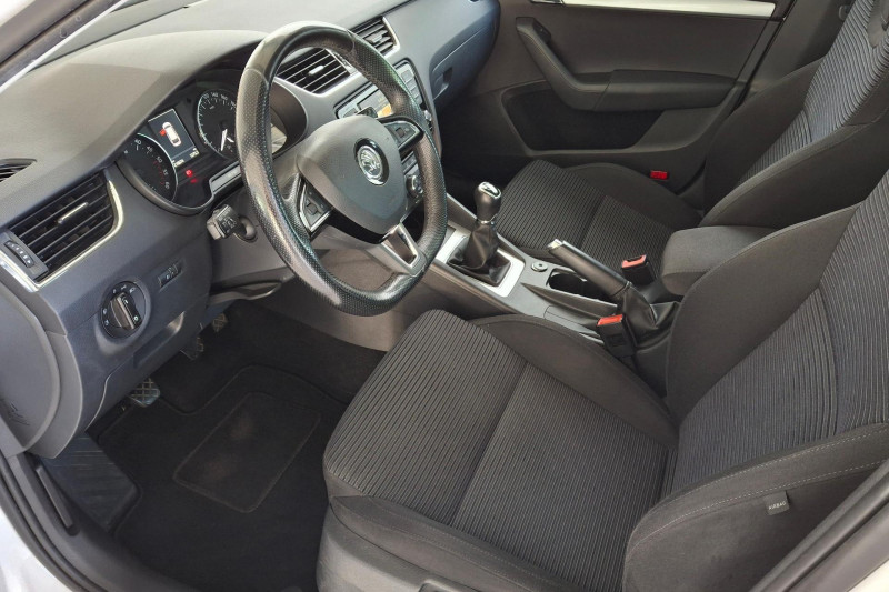 ŠKODA OCTAVIA COMBI 1.6 TDI 81 KW  STYLE na splátky - fotografie 7