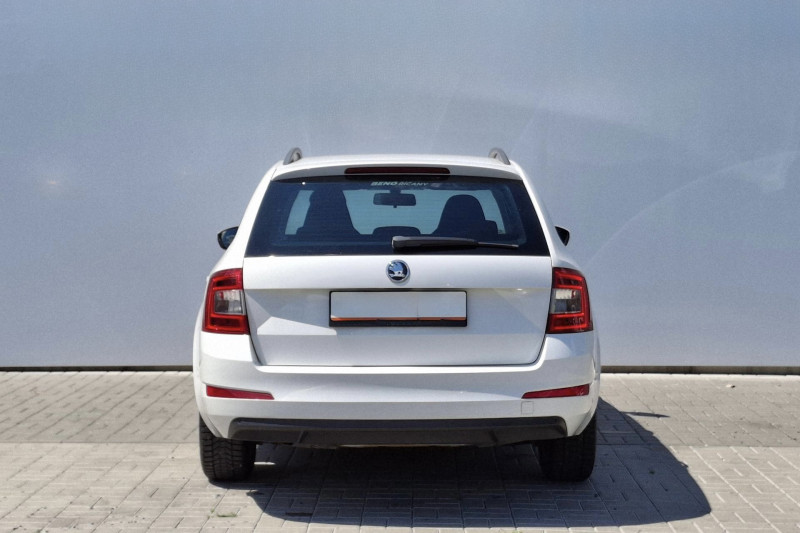 ŠKODA OCTAVIA COMBI 1.6 TDI 81 KW  STYLE na splátky - fotografie 8