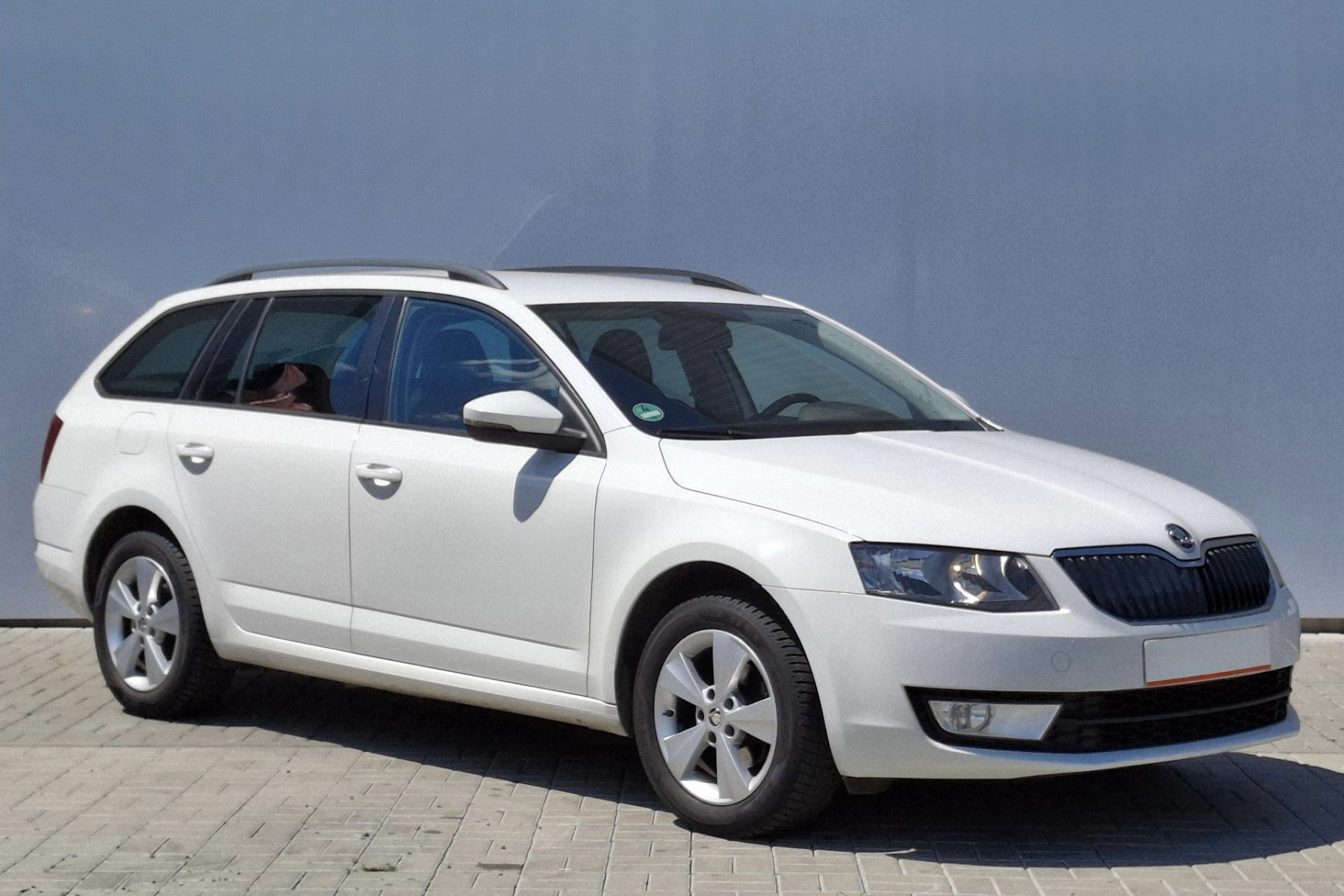ŠKODA OCTAVIA COMBI 1.6 TDI 81 KW  STYLE na splátky - fotografie 9