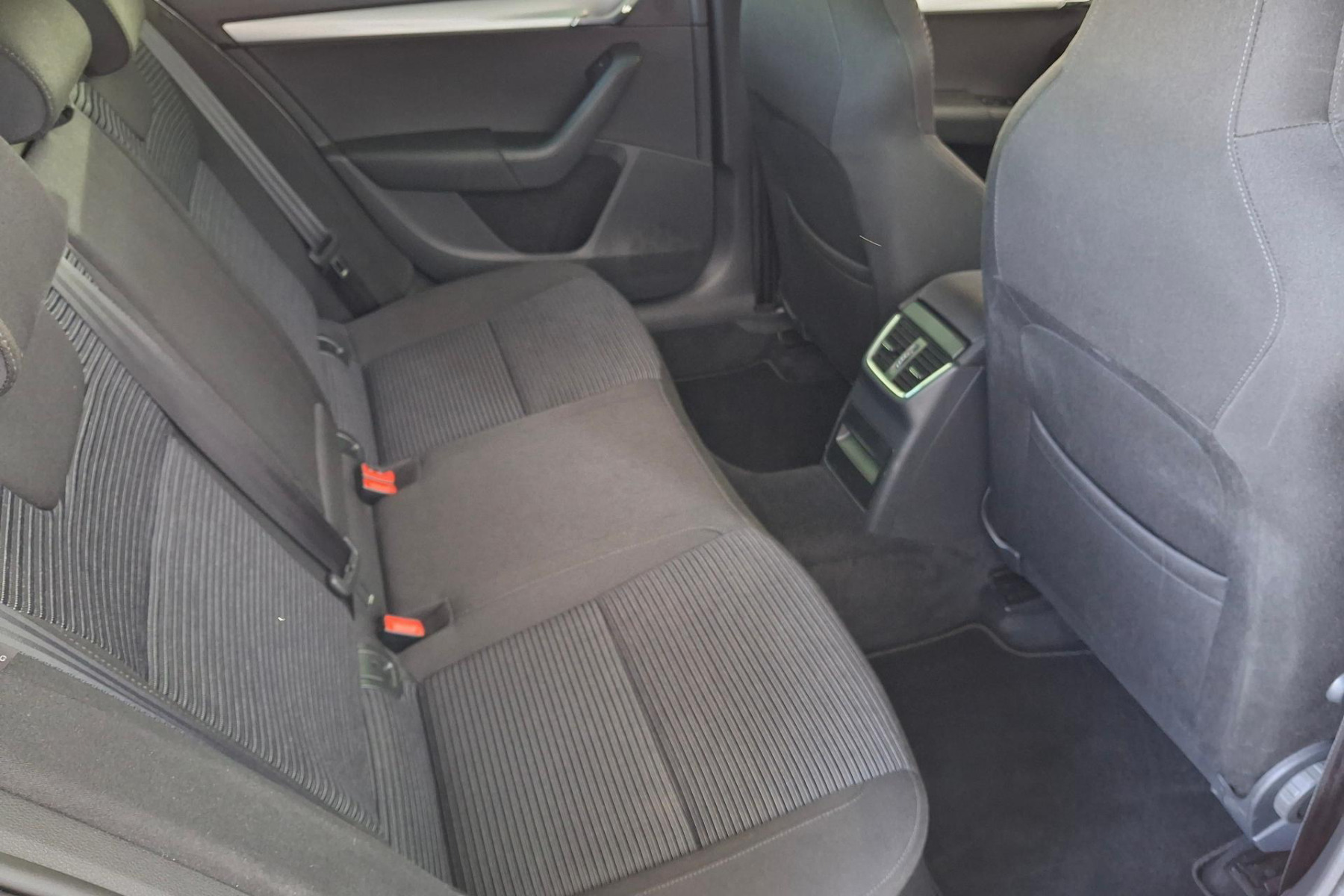 ŠKODA OCTAVIA COMBI 1.6 TDI 81 KW  STYLE na splátky - fotografie 10