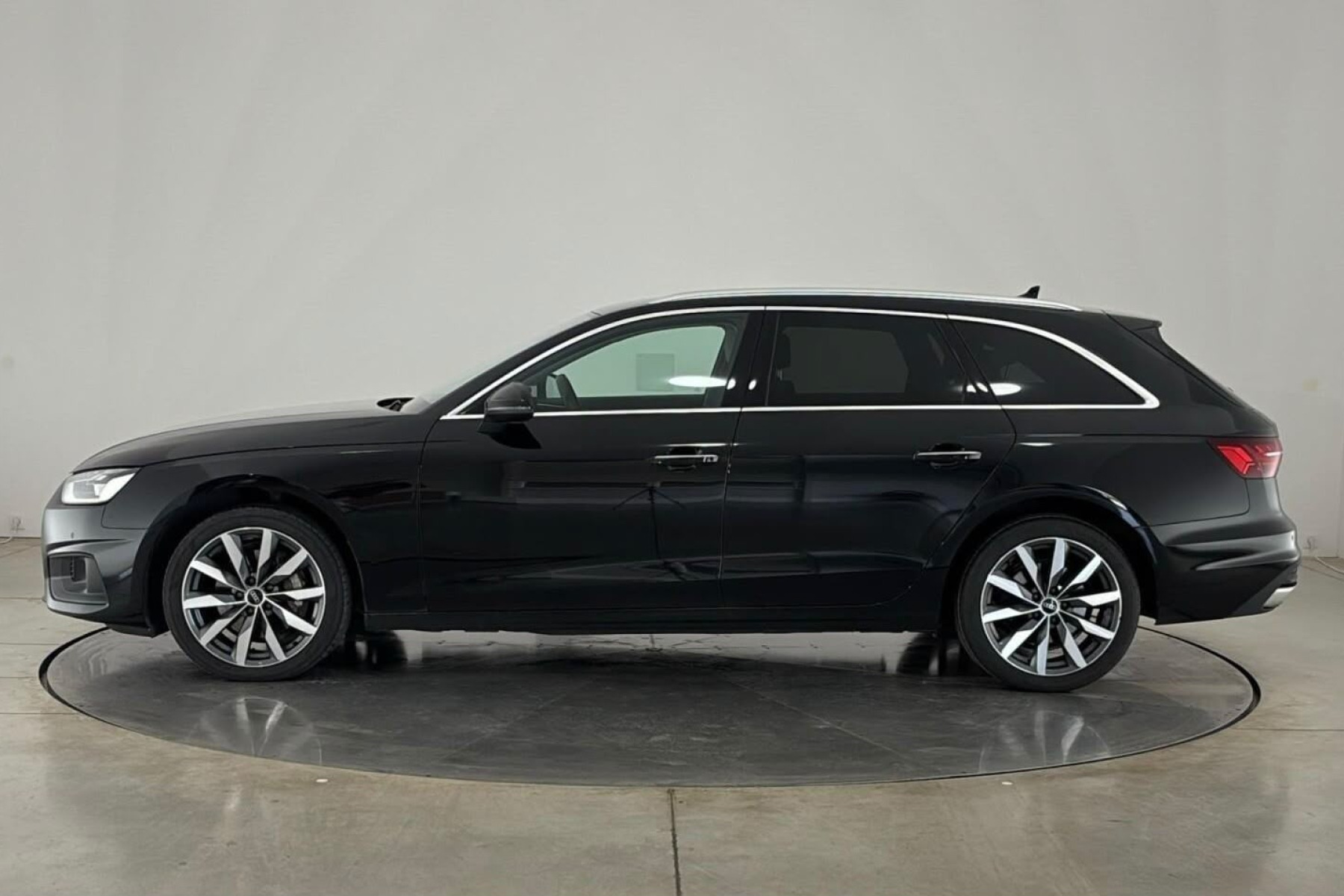 AUDI A4 AVANT 40 TDI 150 KW AUTOMAT na splátky - fotografie 3