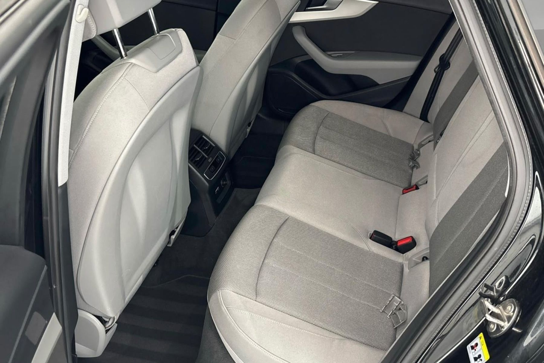 AUDI A4 AVANT 40 TDI 150 KW AUTOMAT na splátky - fotografie 18