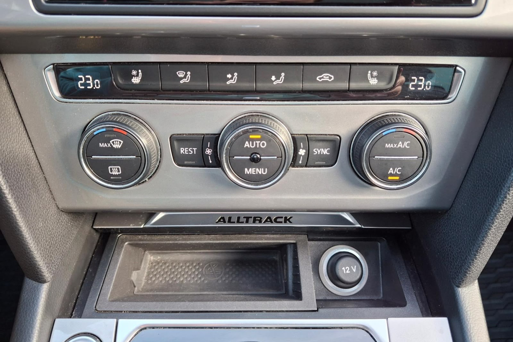 VOLKSWAGEN PASSAT VARIANT ALLTRACK 2.0 TDI 176 KW DSG 4X4 na splátky - fotografie 17