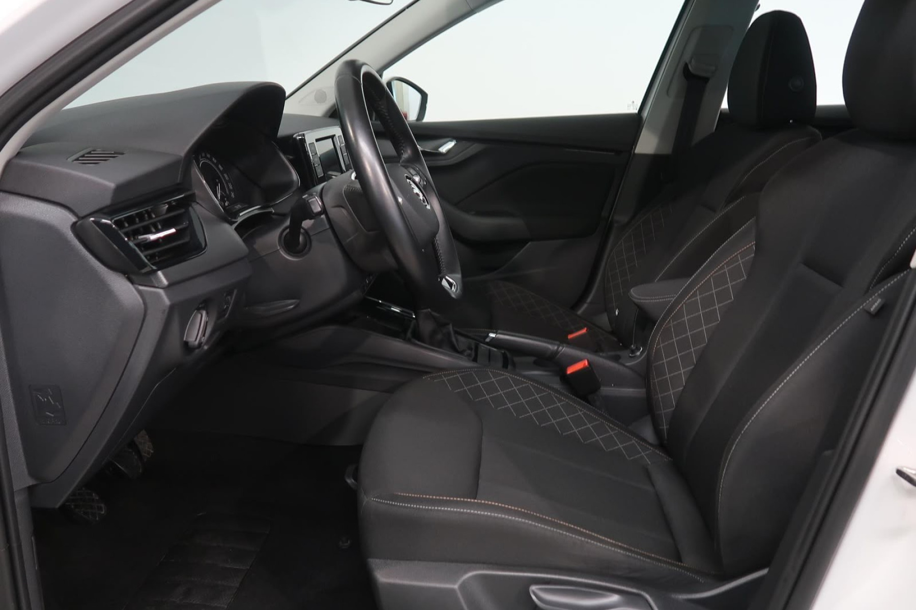 ŠKODA KAMIQ 1.5 TSI 110 KW AMBITION na splátky - fotografie 13