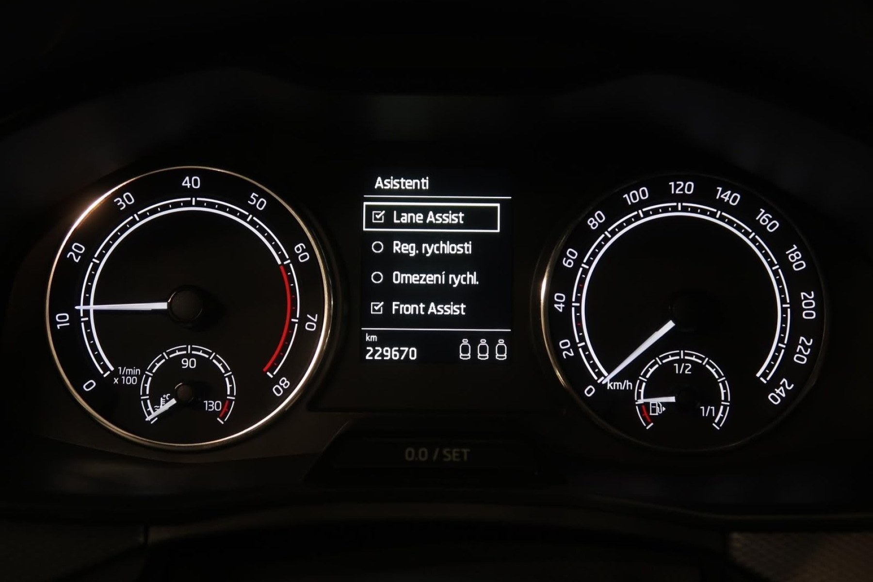 ŠKODA KAMIQ 1.5 TSI 110 KW AMBITION na splátky - fotografie 10