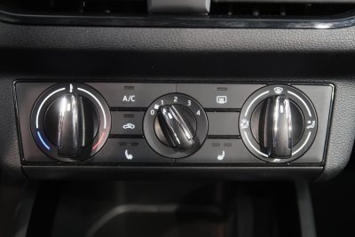ŠKODA KAMIQ 1.5 TSI 110 KW AMBITION na splátky - fotografie 23