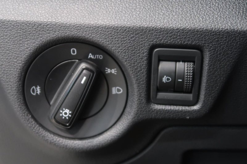 ŠKODA KAMIQ 1.5 TSI 110 KW AMBITION na splátky - fotografie 19
